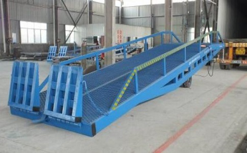 登車橋的使用方法(圖1) 移動(dòng)登車橋.jpg